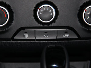 2015款1.6L 自动两驱智能型GLS 中控区