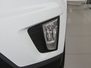2015款2.0L 自动四驱领先型GLX 前雾灯