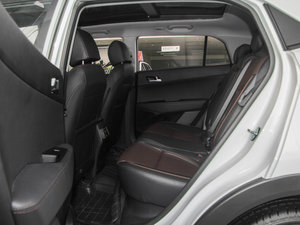 2015款2.0L 自动四驱领先型GLX 后排空间