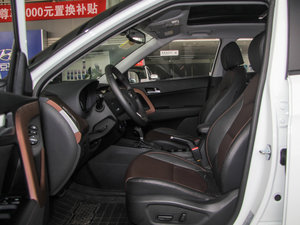 2015款2.0L 自动四驱领先型GLX 前排空间