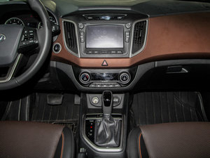 2015款2.0L 自动四驱领先型GLX 中控台