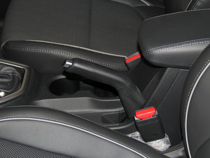 2015款2.0L 自动两驱智能型GLS 驻车制动器