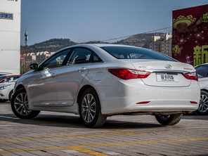 北京現代2014款索納塔八