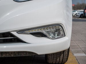 2014款2.0L GLS自动领先版 前雾灯