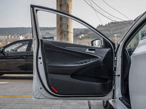 2014款2.0L GLS自动领先版 驾驶位车门