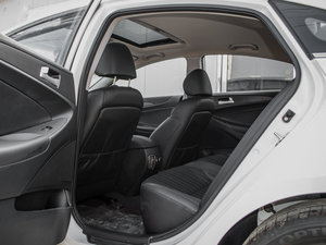 2014款2.0L GLS自动领先版 后排空间
