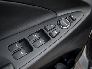 2014款2.0L GLS自动领先版 主驾车窗控制区	