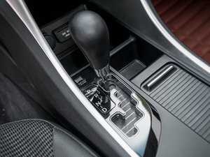 2014款2.0L GLS自动领先版 换挡杆