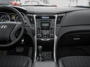 2014款2.0L GLS自动领先版 中控台
