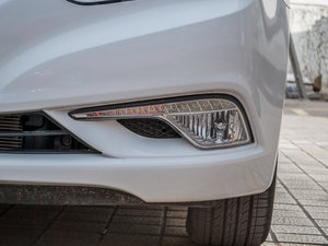 2014款2.4L GLS自动领先版 国IV 前雾灯