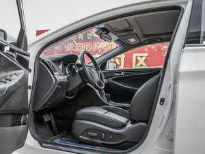 2014款2.4L GLS自动领先版 国IV 前排空间