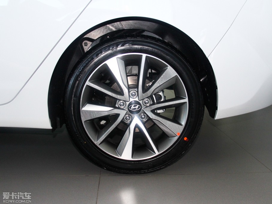 2015���ʄ� 1.6 DLX �Ԅ����F��