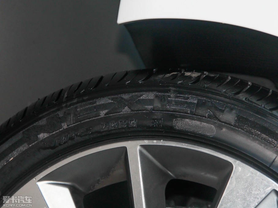 2015���ʄ� 1.6 DLX �Ԅ����F��