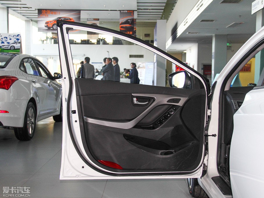 2015���ʄ� 1.6 DLX �Ԅ����F��