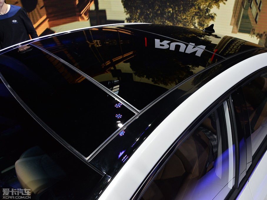 2015�����{�� 2.4GDi TOP��Ş��