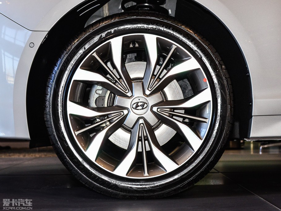 2015�����{�� 2.4GDi TOP��Ş��