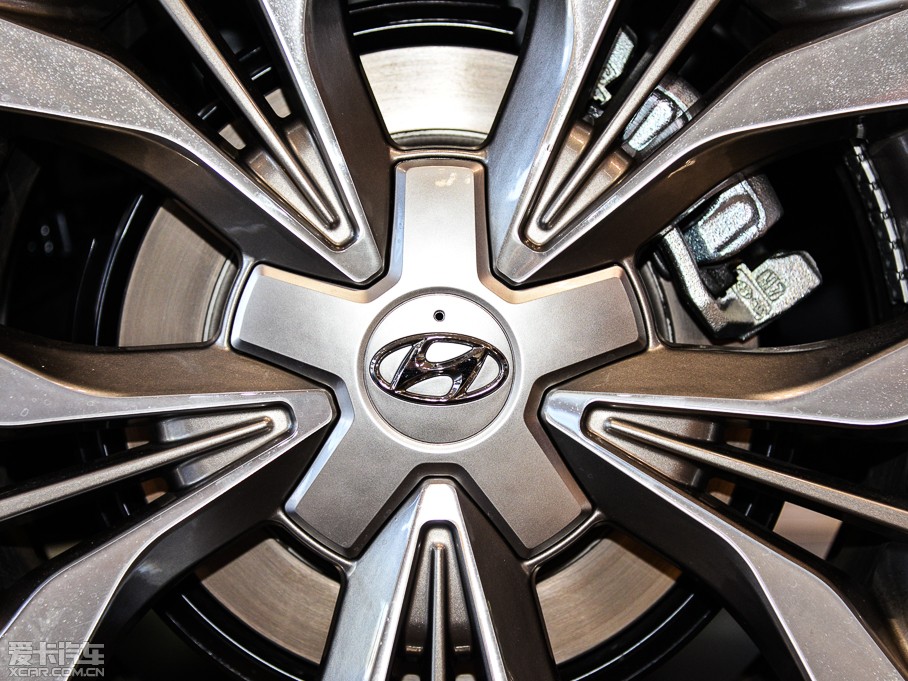 2015�����{�� 2.4GDi TOP��Ş��