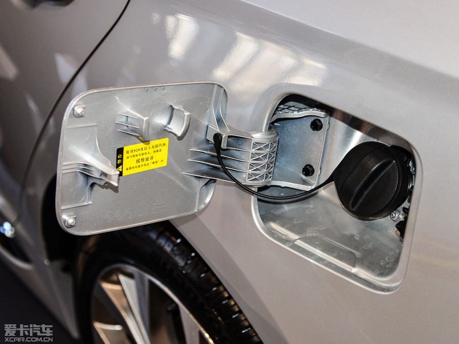 2015�����{�� 2.4GDi TOP��Ş��