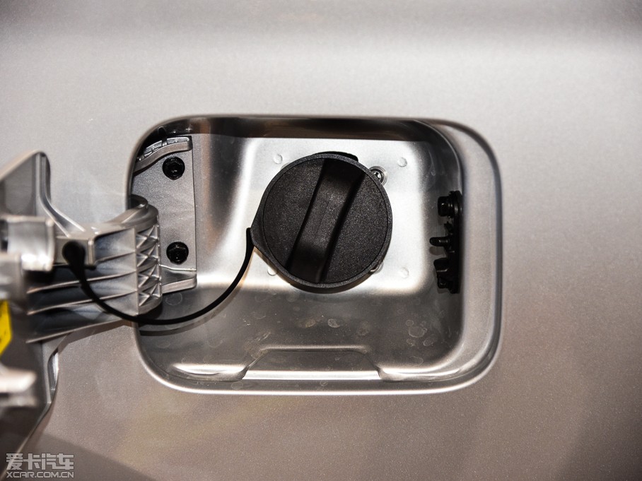 2015�����{�� 2.4GDi TOP��Ş��