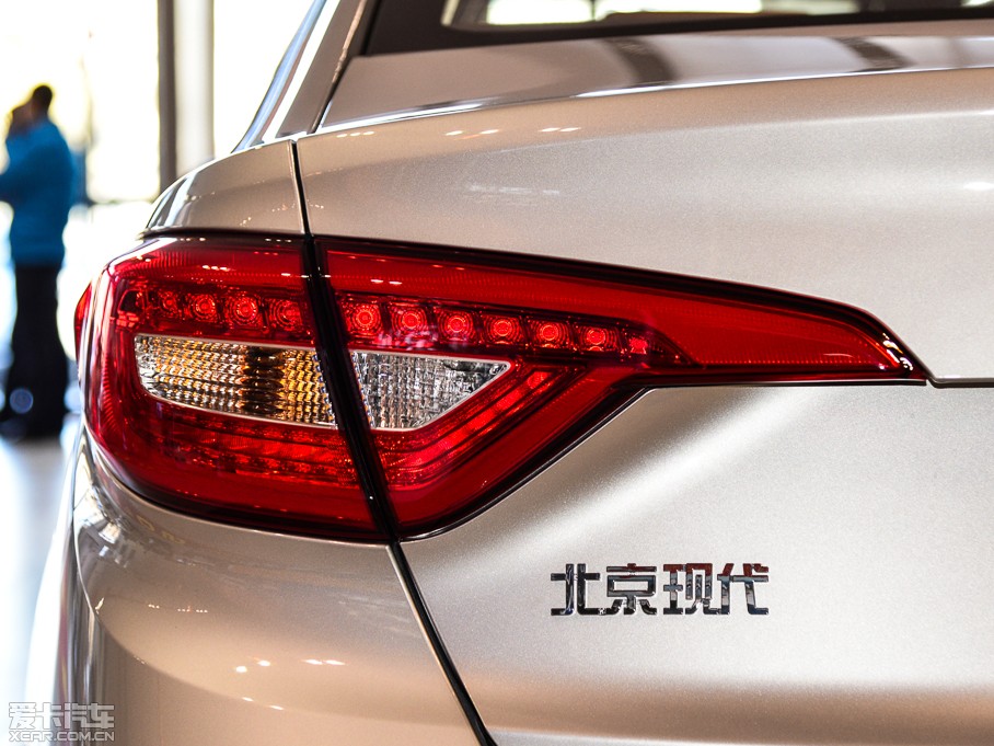 2015�����{�� 2.4GDi TOP��Ş��