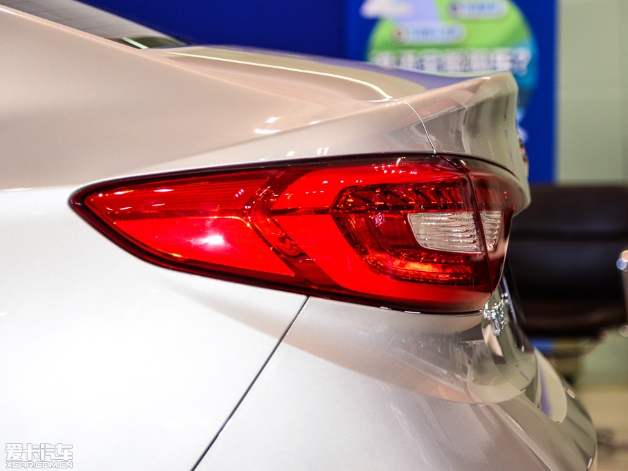 2015�����{�� 2.4GDi TOP��Ş��