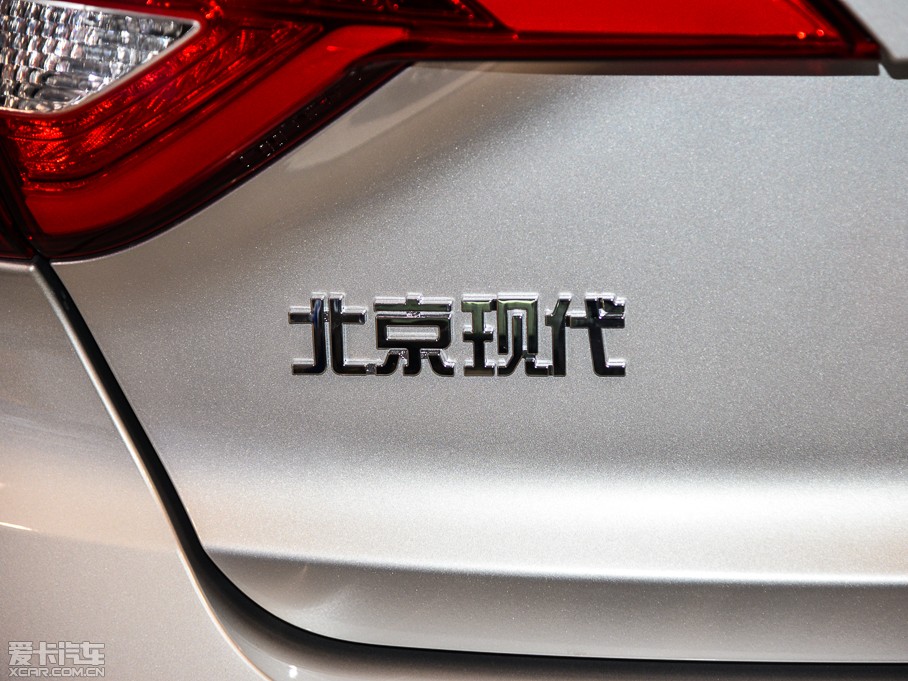 2015�����{�� 2.4GDi TOP��Ş��