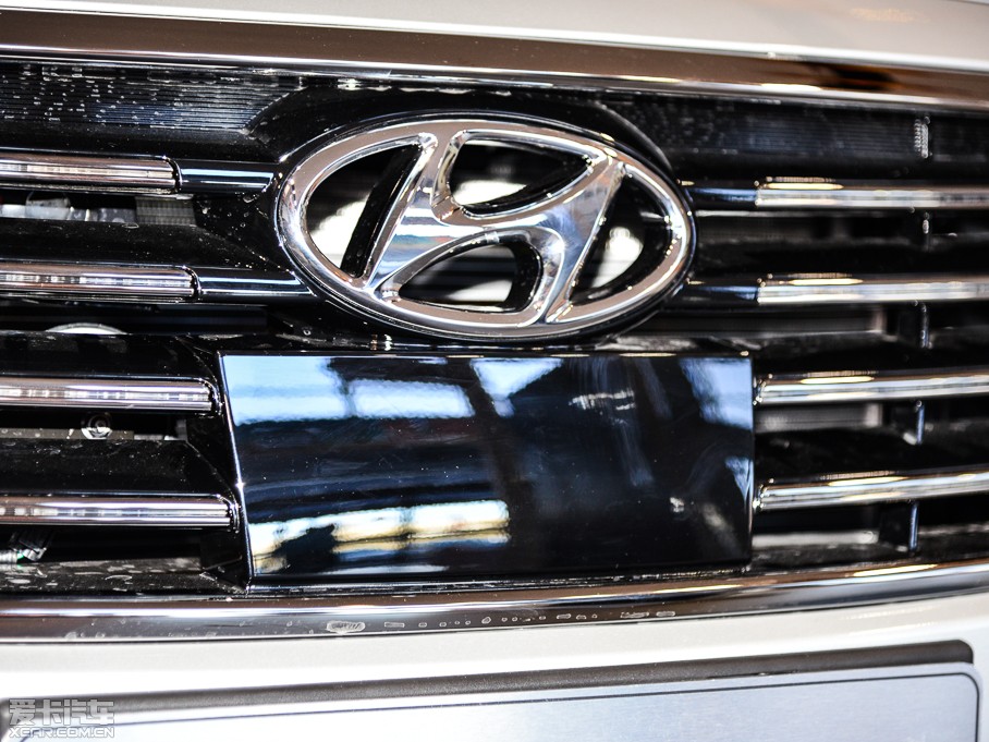 2015�����{�� 2.4GDi TOP��Ş��