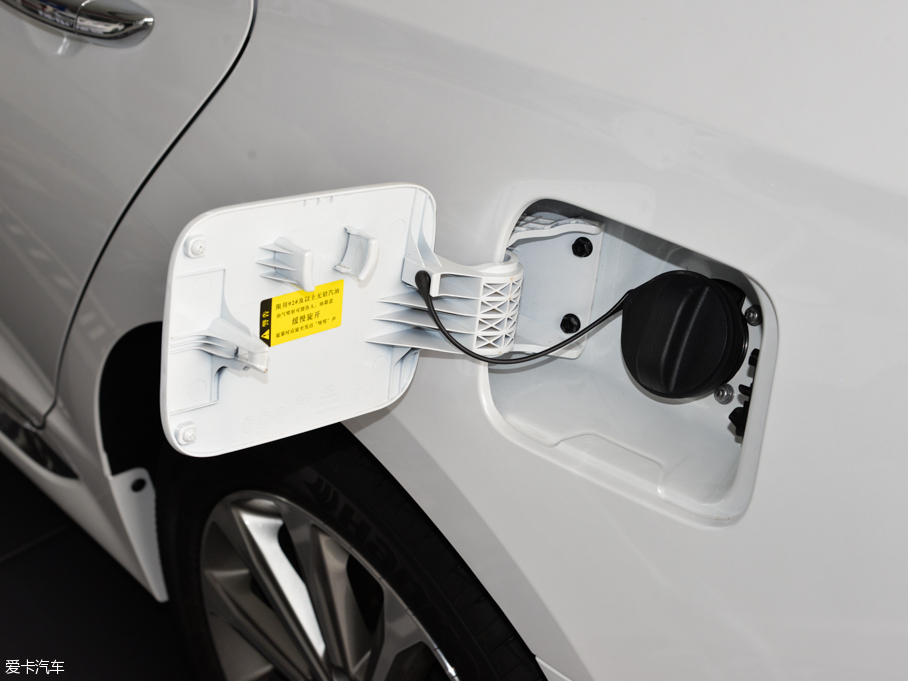 2015�����{�� 1.6TGDi GLS������