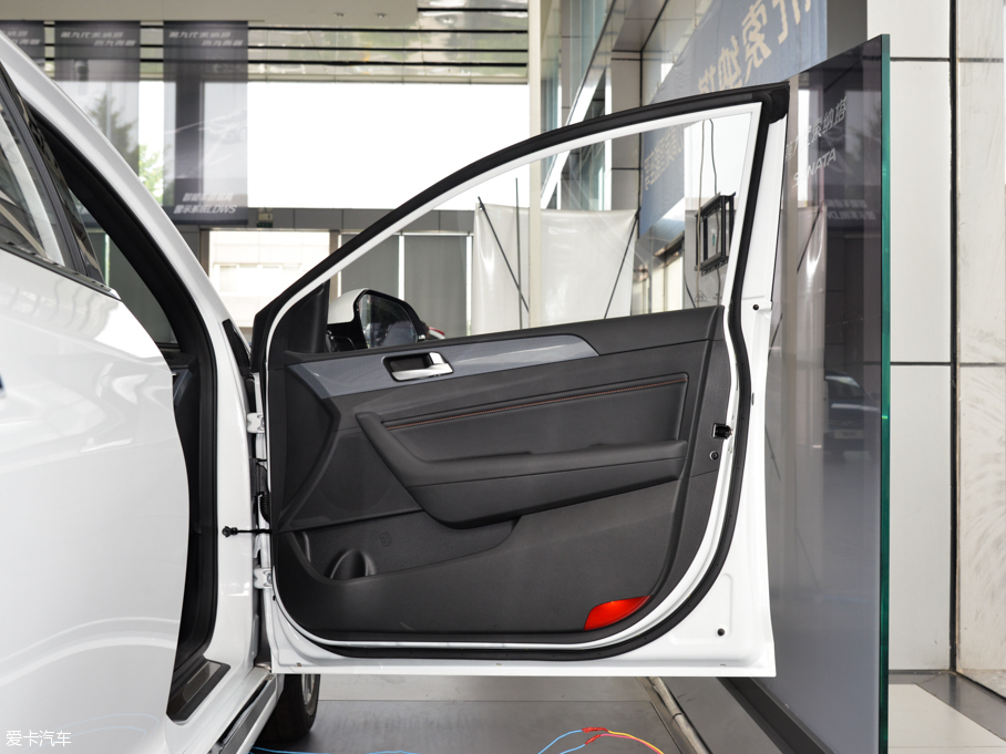 2015�����{�� 1.6TGDi GLS������