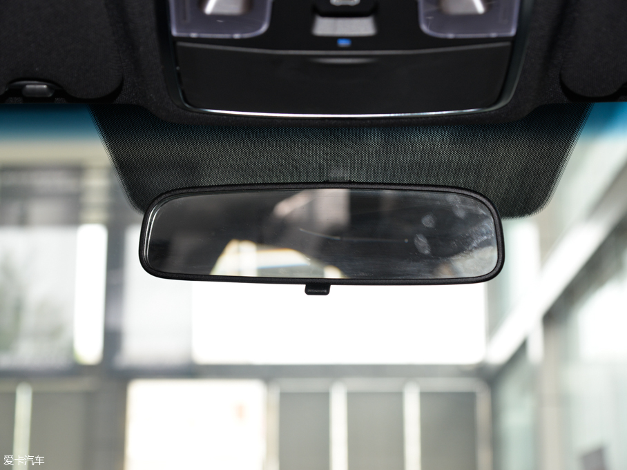 2015�����{�� 1.6TGDi GLS������