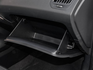 2015款2.0L 自动两驱舒适型 国V 手套箱