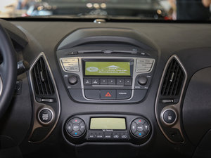 2015款2.0L 自动两驱智能型 国V 中控区