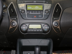 2015款2.0L 自动两驱智能型 国V 中控区