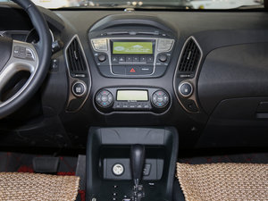 2015款2.0L 自动两驱智能型 国V 中控区