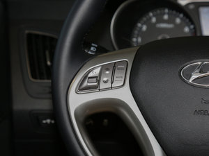 2015款2.0L 自动两驱智能型 国V 中控区