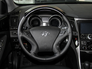 北京現代2015款索納塔八