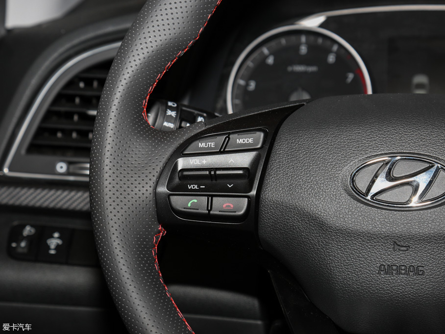 2016���I(l��ng)��(d��ng) 1.4T �p�x���ń�(d��ng)��Ӣ��