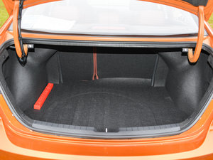 2016款1.6L 自动智炫旗舰型 行李厢空间