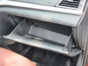 2016款1.6L 自动智炫旗舰型 手套箱