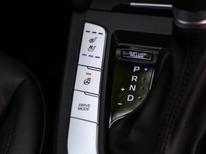 2016款1.6L 自动智炫旗舰型 中控区