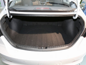 2016款1.6L 自动智炫精英型 行李厢空间