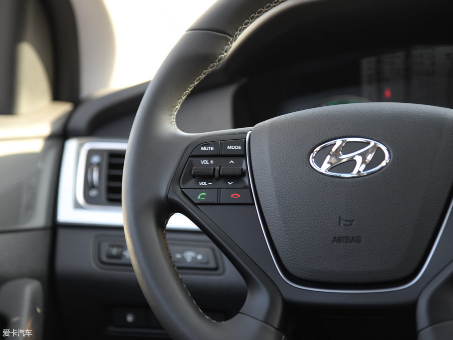 2016{늻 2.0HS I(lng)