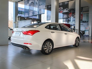 2016款2.0L 自动至尊型LUX 整体外观