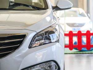2016款2.0L 自动至尊型LUX 大灯