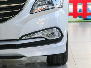 2016款2.0L 自动至尊型LUX 前雾灯