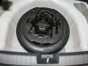 2016款2.0L 自动至尊型LUX 备胎