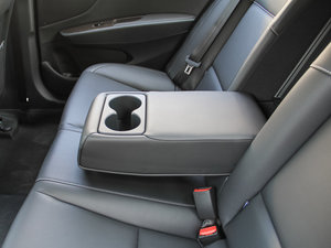 2016款1.6T DCT旗舰型 后排中央扶手