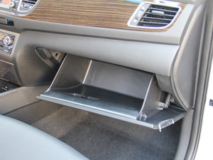 2016款1.6T DCT旗舰型 手套箱