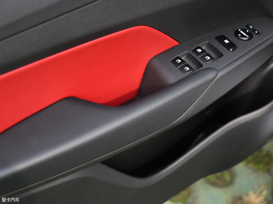 2017{ 1.4L ԄӻSPORT