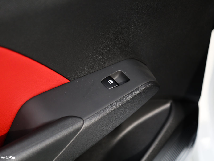 2017{ 1.4L ԄӻSPORT